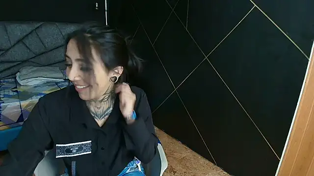 LiaMonroee  online show from 11/05/25, 12:38