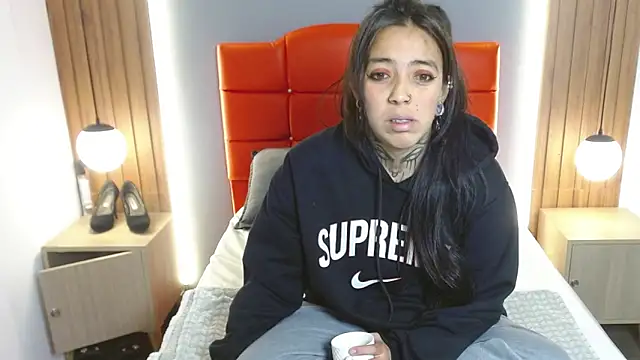 LiaMonroee  online show from 02/17/26, 12:01