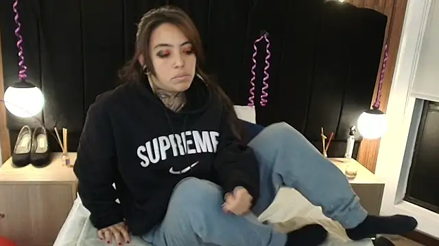 LiaMonroee  online show from 03/26/26, 12:00