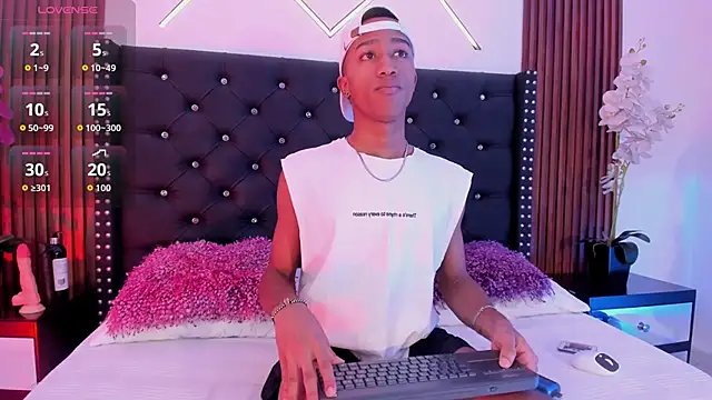 Snapshot of SammyAdams_ chatting on 09/22/25, 08:00 SammyAdams online show from 09/22/25, 08:00