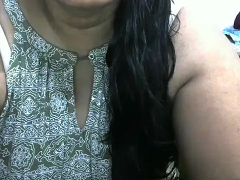 Snapshot of bosemalini chatting on 10/05/25, 05:33 bosemalini online show from 10/05/25, 05:33