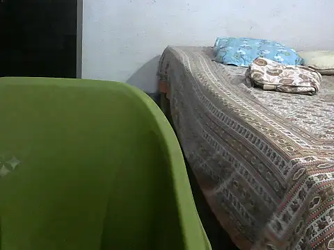 Snapshot of bosemalini chatting on 10/26/25, 06:03 bosemalini online show from 10/26/25, 06:03