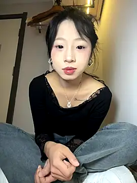 jingjing005 online show from 12/04/25, 06:44