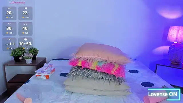 hailey hadid online show from 09/30/25, 06:57