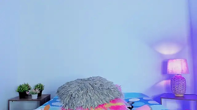 hailey hadid online show from 10/02/25, 11:34