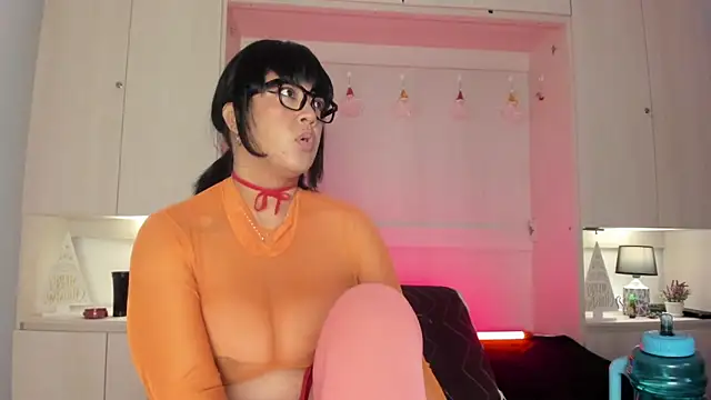 VickyRuiz  online show from 11/17/25, 12:22