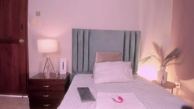 AmaraYasbel online show from 04/20/26, 06:20