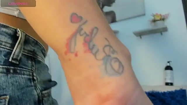 Gabrielaa Miller  online show from 09/17/25, 08:21