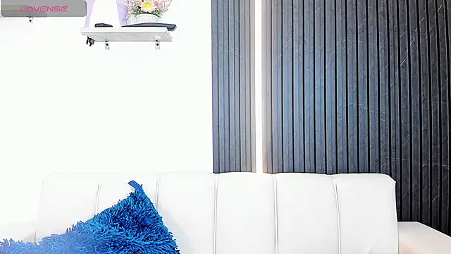 Gabrielaa Miller  online show from 10/04/25, 07:23