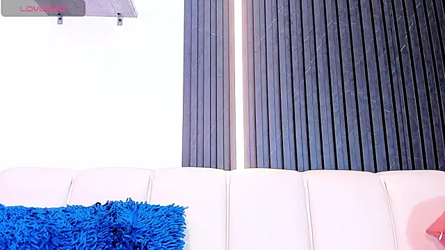 Gabrielaa Miller  online show from 10/18/25, 08:42