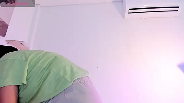 Gabrielaa Miller  online show from 11/20/25, 07:46