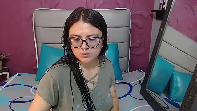 Cailing Zu online show from 10/01/25, 07:42