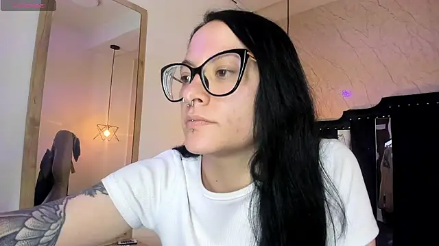 Zami Escobar of online show from 11/18/25, 06:56