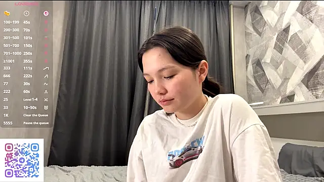 KiraVelvet online show from 11/21/25, 12:37