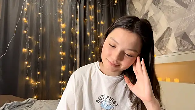 KiraVelvet online show from 11/26/25, 04:08