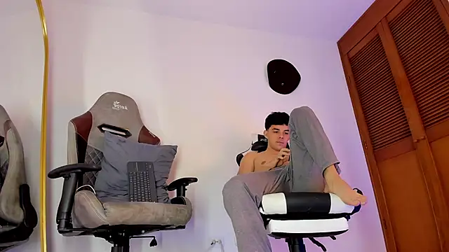 sotooliver3 online show from 09/28/25, 08:14