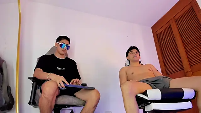 sotooliver3 online show from 11/22/25, 08:30