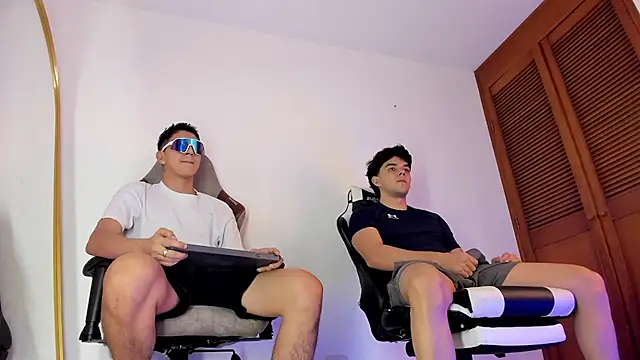 sotooliver3 online show from 12/03/25, 07:23