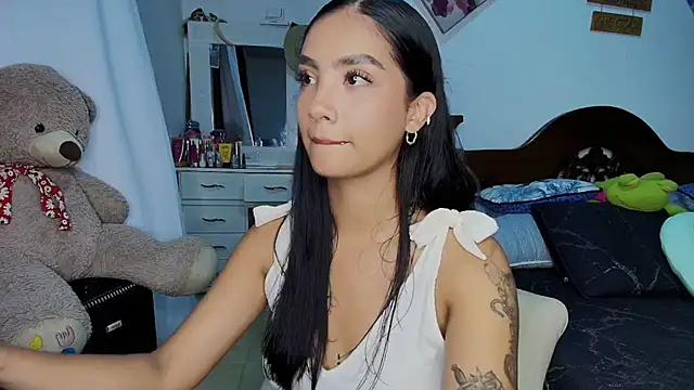 mia yireth online show from 10/08/25, 12:19