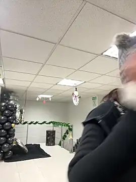 ScarletDoll online show from 12/21/25, 04:08