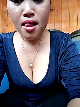 maycuc123 online show from 09/17/25, 04:36