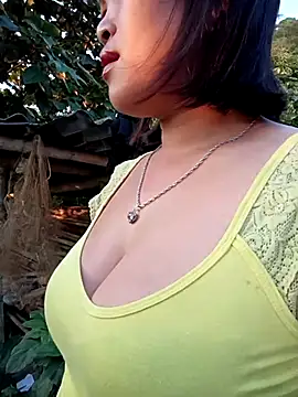 maycuc123 online show from 10/17/25, 11:29