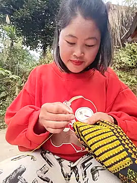 maycuc123 online show from 12/15/25, 12:37