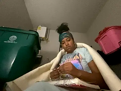 princesslivv online show from 10/28/25, 08:22