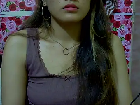 Snapshot of Amira90 chatting on 09/09/25, 02:05 Amira90 online show from 09/09/25, 02:05