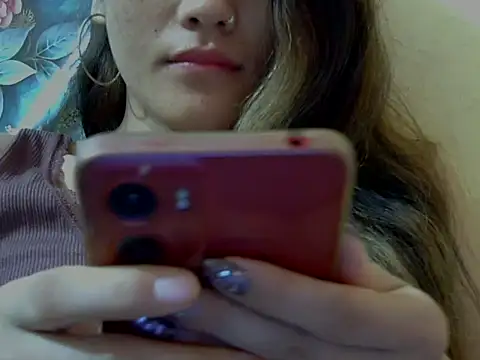 Snapshot of Amira90 chatting on 09/10/25, 02:11 Amira90 online show from 09/10/25, 02:11