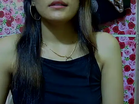 Snapshot of Amira90 chatting on 09/17/25, 02:08 Amira90 online show from 09/17/25, 02:08