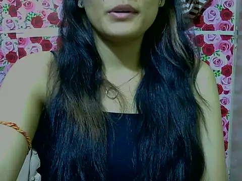 Snapshot of Amira90 chatting on 09/24/25, 03:26 Amira90 online show from 09/24/25, 03:26