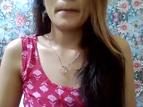 Snapshot of Amira90 chatting on 10/01/25, 12:00 Amira90 online show from 10/01/25, 12:00