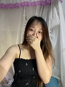 Snapshot of Hinne07 chatting on 09/23/25, 12:13 Hinne07 online show from 09/23/25, 12:13