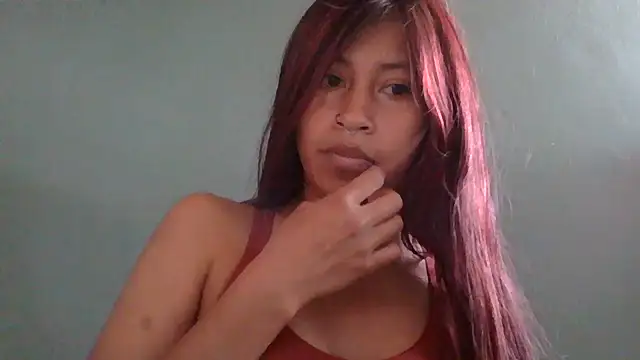 Snapshot of Pocahontas_tw chatting on 11/04/25, 01:21 Pocahontas tw online show from 11/04/25, 01:21