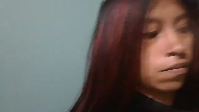 Snapshot of Pocahontas_tw chatting on 11/27/25, 01:02 Pocahontas tw online show from 11/27/25, 01:02