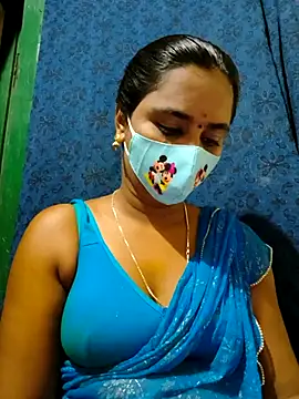 Snapshot of mini-queen chatting on 09/09/25, 11:21 mini-queen online show from 09/09/25, 11:21