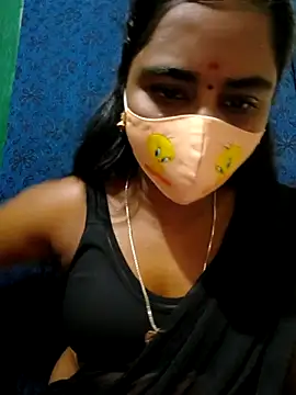 Snapshot of mini-queen chatting on 09/10/25, 01:33 mini-queen online show from 09/10/25, 01:33