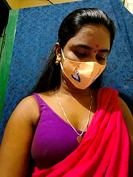 Snapshot of mini-queen chatting on 09/17/25, 03:46 mini-queen online show from 09/17/25, 03:46