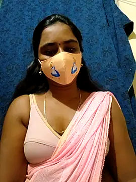 Snapshot of mini-queen chatting on 09/18/25, 06:32 mini-queen online show from 09/18/25, 06:32