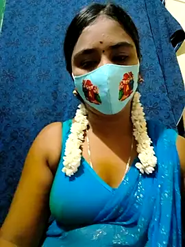 Snapshot of mini-queen chatting on 10/02/25, 03:41 mini-queen online show from 10/02/25, 03:41