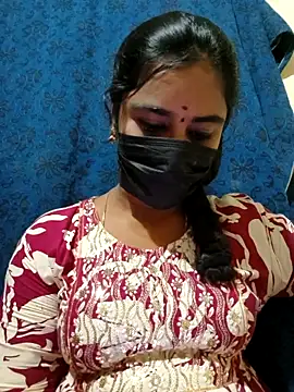 Snapshot of mini-queen chatting on 10/07/25, 08:55 mini-queen online show from 10/07/25, 08:55