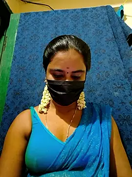 Snapshot of mini-queen chatting on 10/11/25, 07:34 mini-queen online show from 10/11/25, 07:34