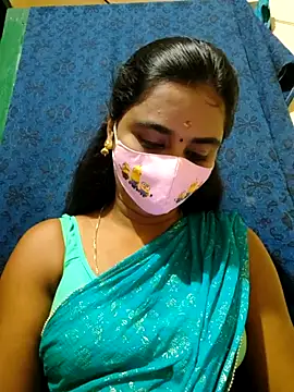 Snapshot of mini-queen chatting on 10/16/25, 05:25 mini-queen online show from 10/16/25, 05:25