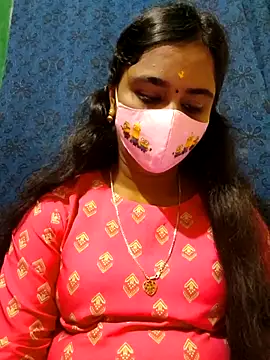 Snapshot of mini-queen chatting on 10/17/25, 09:45 mini-queen online show from 10/17/25, 09:45