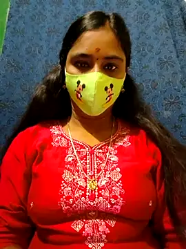 Snapshot of mini-queen chatting on 10/24/25, 05:09 mini-queen online show from 10/24/25, 05:09