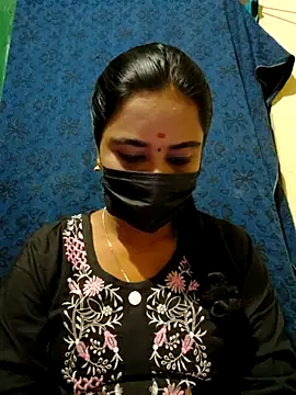 Snapshot of mini-queen chatting on 11/01/25, 03:03 mini-queen online show from 11/01/25, 03:03