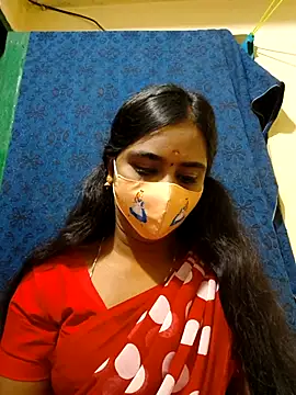 Snapshot of mini-queen chatting on 11/03/25, 12:28 mini-queen online show from 11/03/25, 12:28