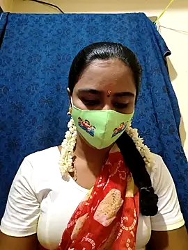 Snapshot of mini-queen chatting on 11/13/25, 08:24 mini-queen online show from 11/13/25, 08:24