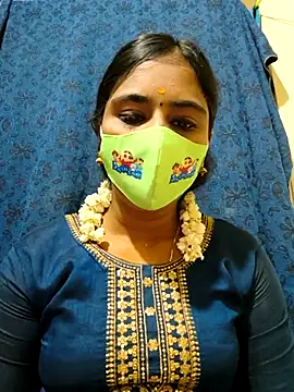 Snapshot of mini-queen chatting on 11/15/25, 06:22 mini-queen online show from 11/15/25, 06:22